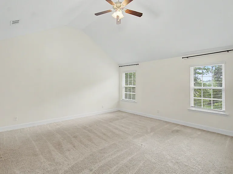 906 Rachel Ln — Photo 32