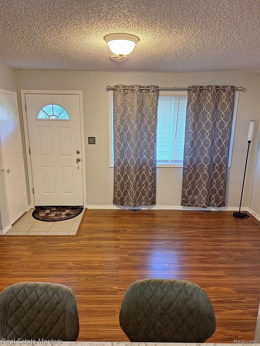 1412 E Woodruff Ave, photo 2