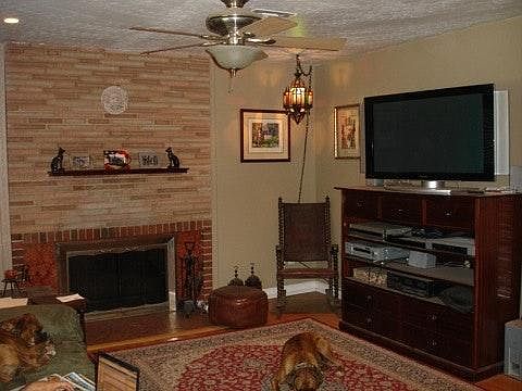 3rd image of 1073 Norwich Ave