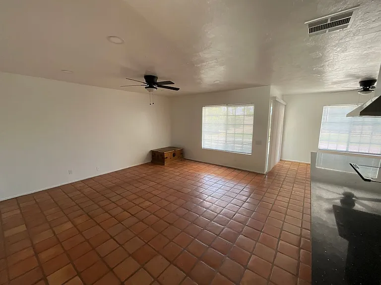 74378 Myrsine Ave — Photo 2