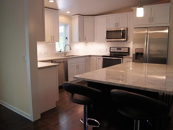 5th image of 576 Westbrook Dr