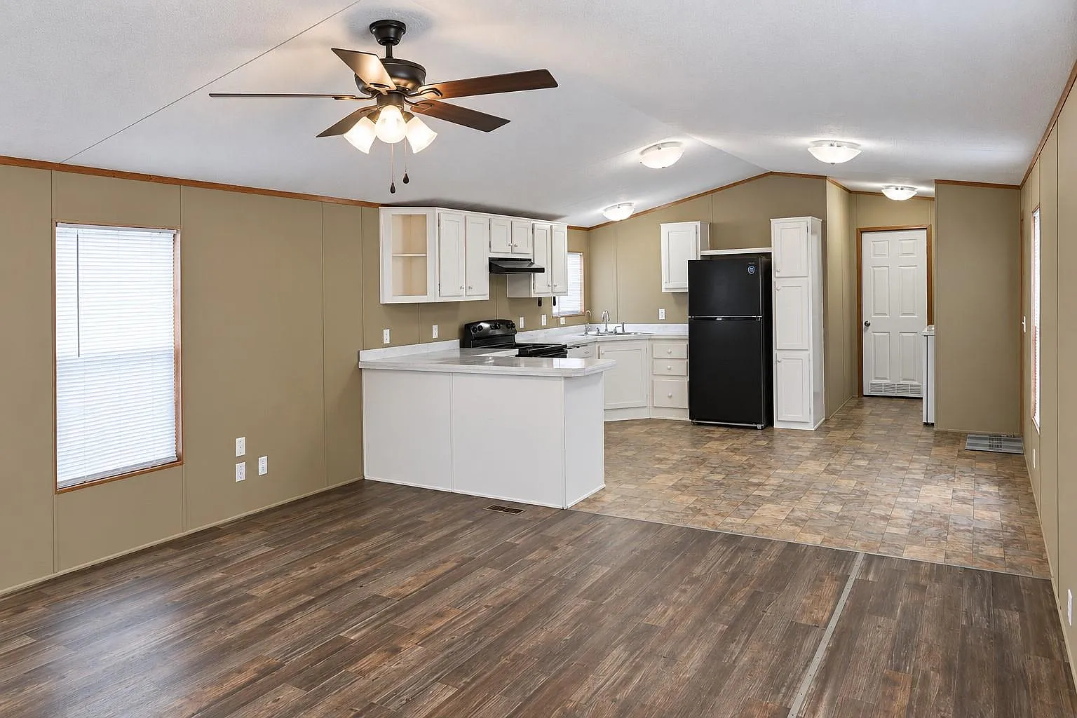 3 bed, 2.0 bath, 1152 sqft, $1,475 — Photo 4