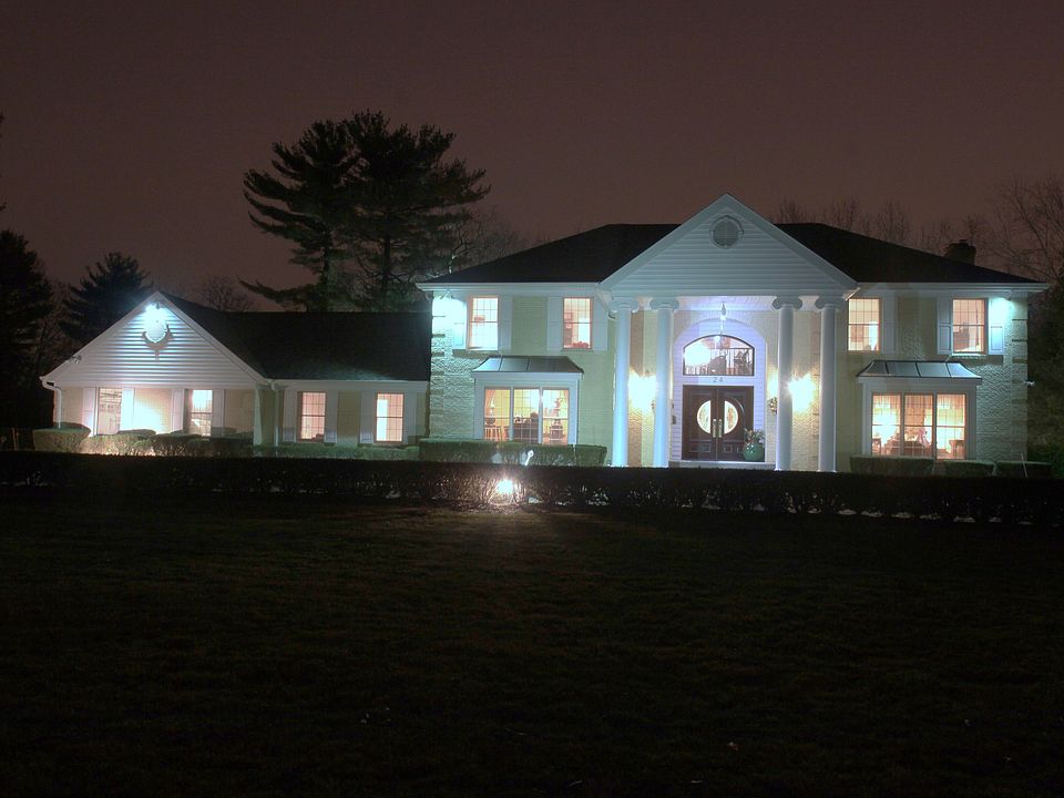 1st image of 24 Carlisle Dr