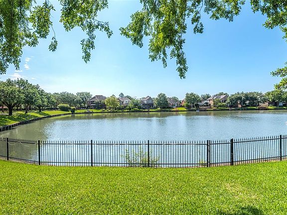 4th image of 426 Brook Shore Ct