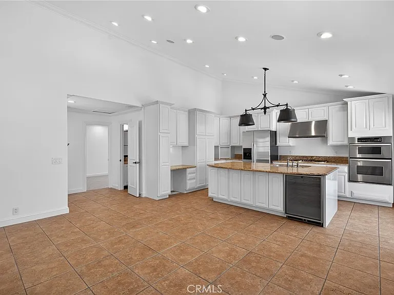 415 1/2 Heliotrope Ave — Photo 8