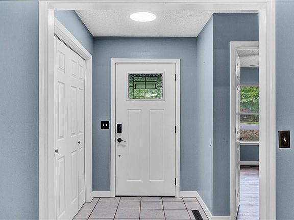 5th image of 21 Tibberton Circle Dr
