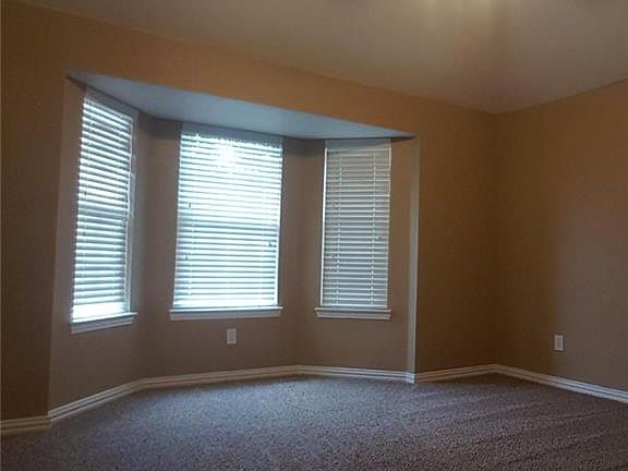 2nd image of 320 Creekside Way