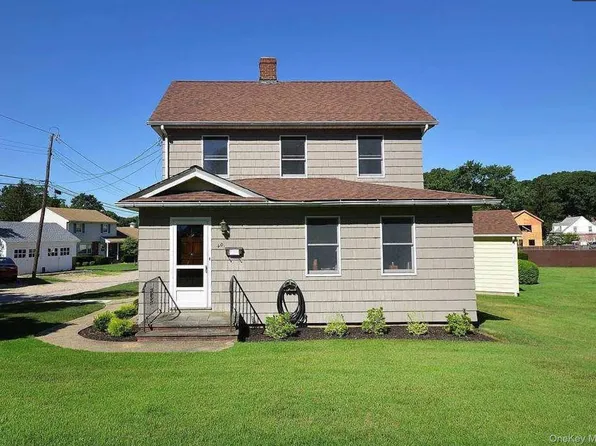 40 Perry Ave, Bayville, NY 11709