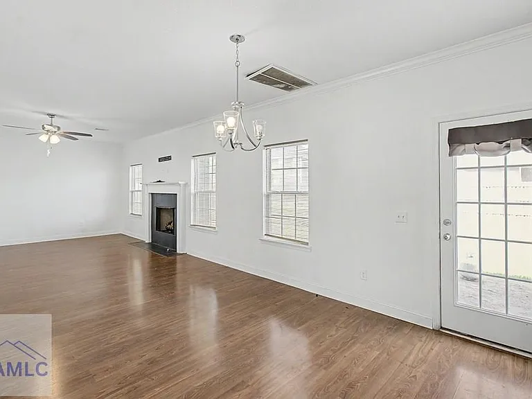 390 Fairview Cir — Photo 8