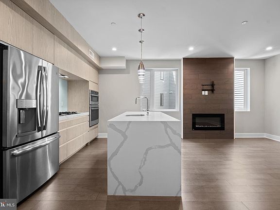 3rd image of 1405 Frankford 21 Ave #405