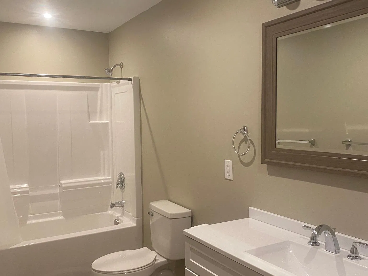 448 Roanoke Ave — Photo 2