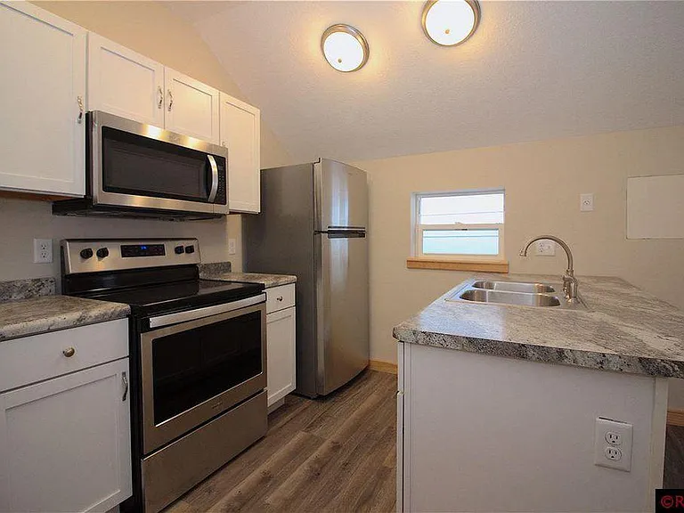 118 Van Brunt St — Photo 1