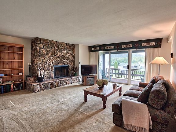 2nd image of 40 Harbor Ln Unit 30