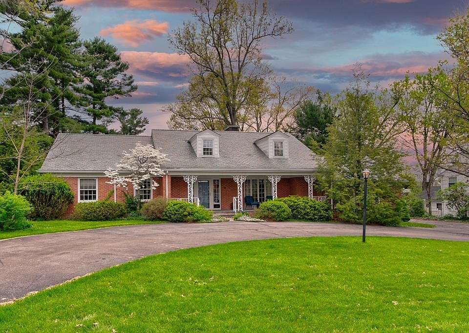 1st image of 634 Hawthorne Ln