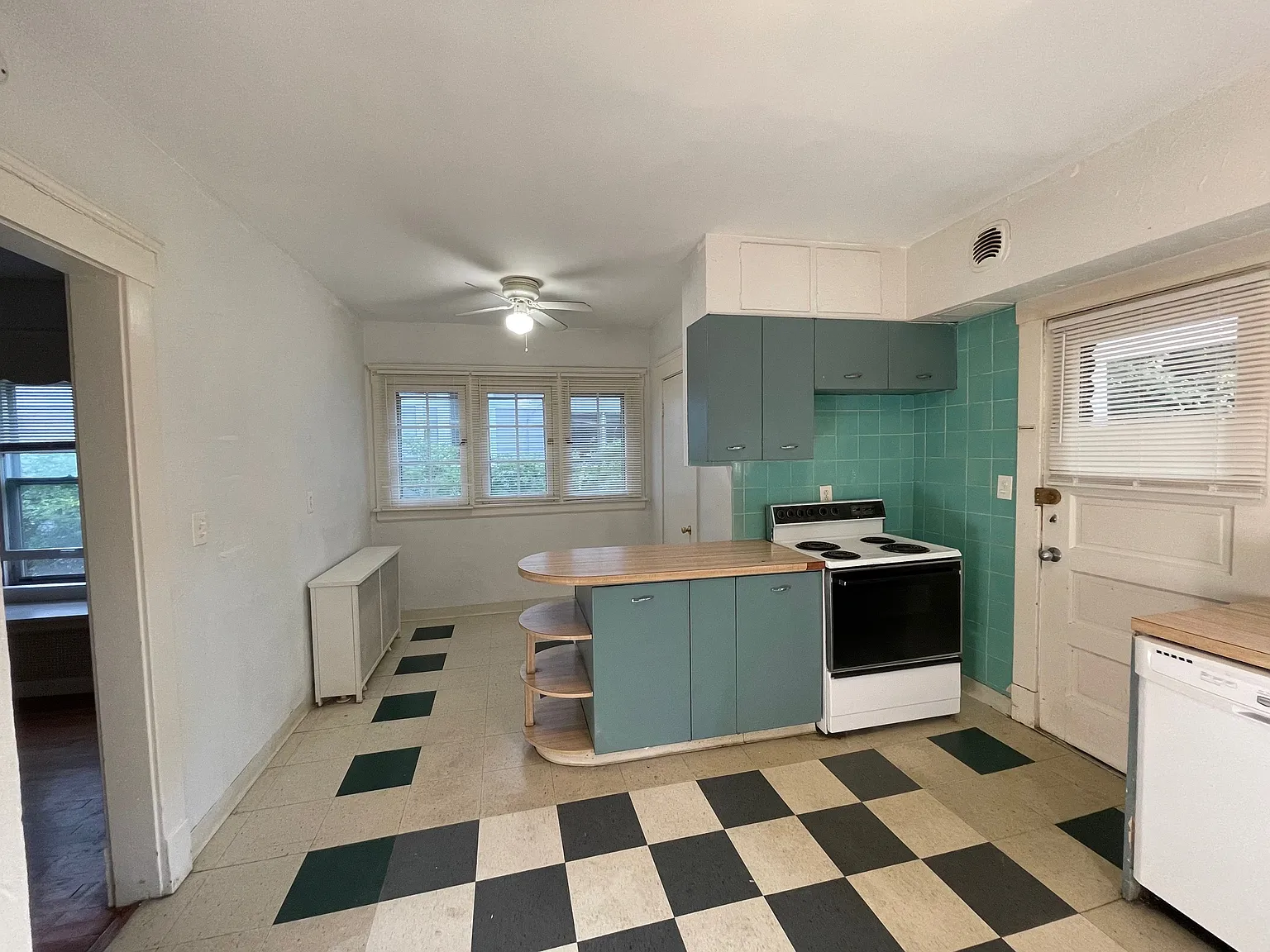 2322 S Overlook Rd — Photo 4
