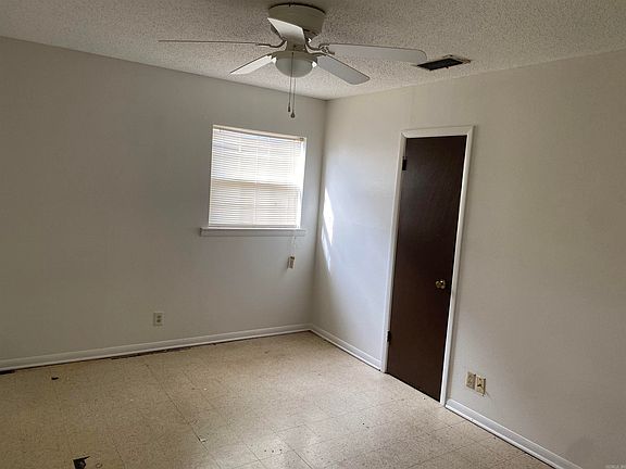 5th image of 104 W 34th Ave