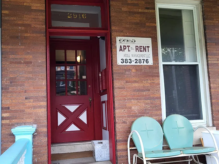 2916 Calvert Street Entrance