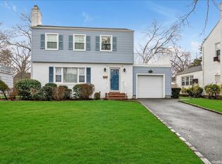 206 Camp Ave, Merrick, NY 11566