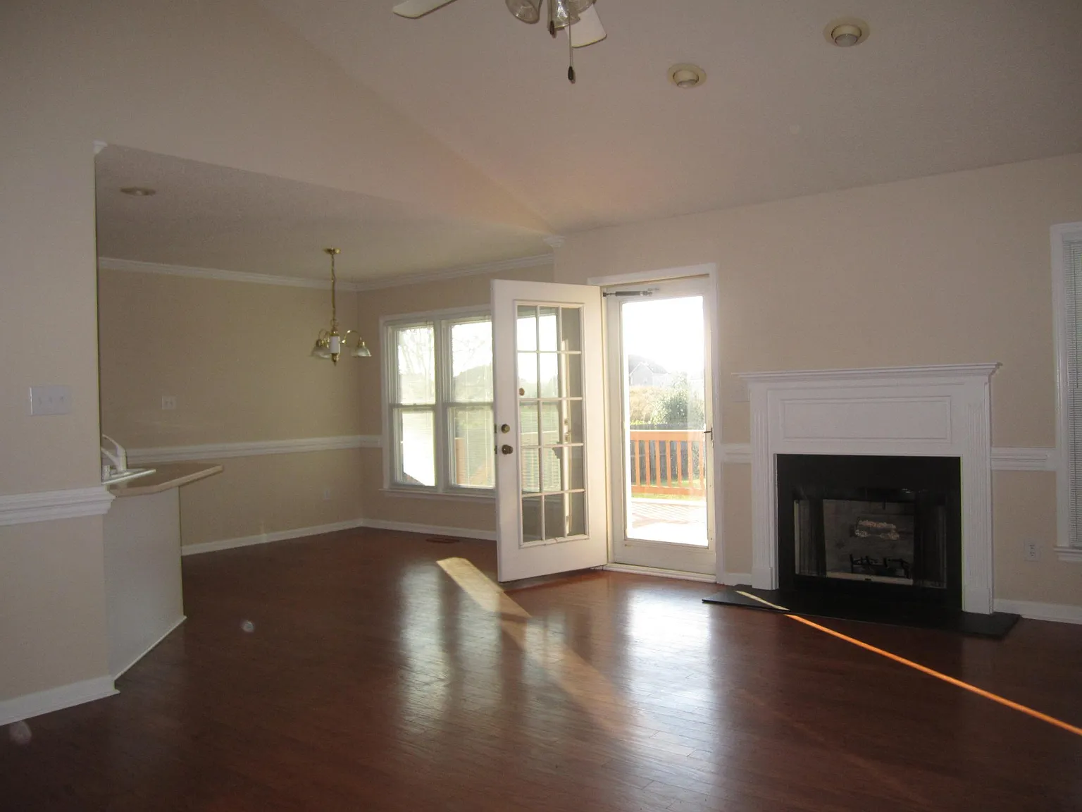 3 bed, $1,500 — Photo 2