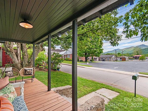 2nd image of 291 Camelot Dr