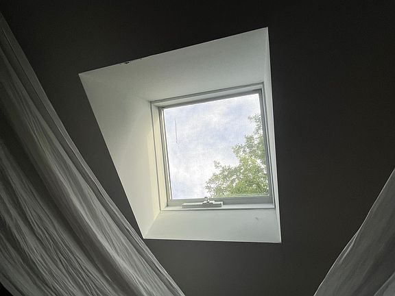 5th image of 2721-2723 Hering Ave #1