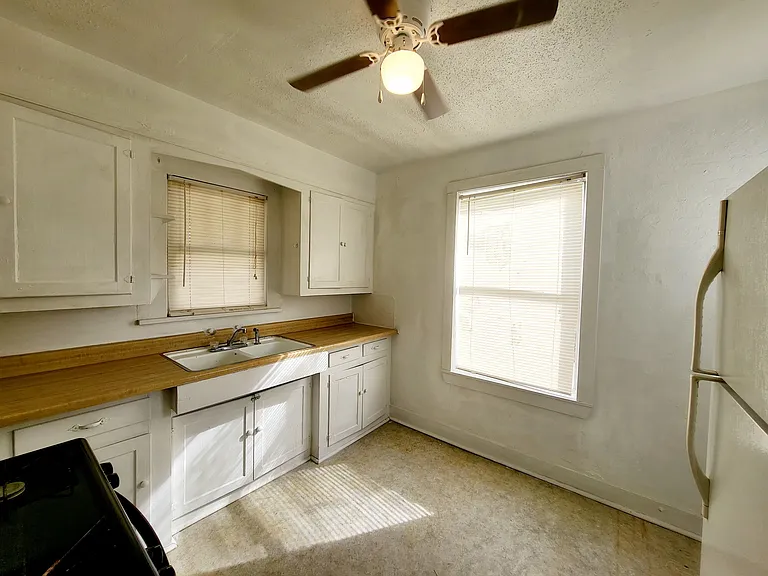 1007 S Main St #A — Photo 14