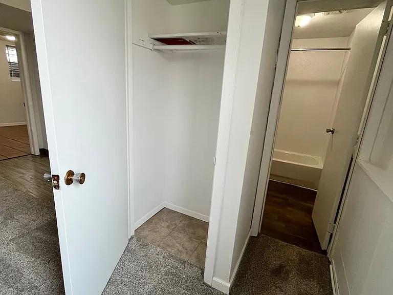 925 W 12th St — Photo 18