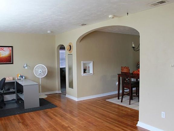4th image of 1007 Euclid Ave