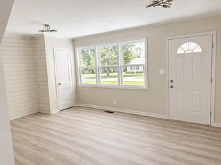 214 Meade St — Photo 2
