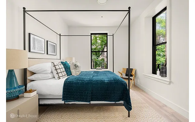 Sold by Douglas Elliman | media 21