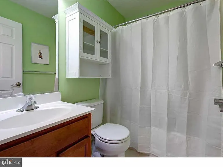 1676 Laura Ln — Photo 15