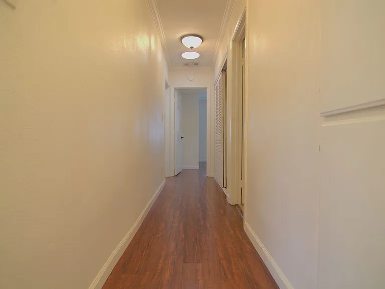 6730 Balboa Blvd — Photo 10