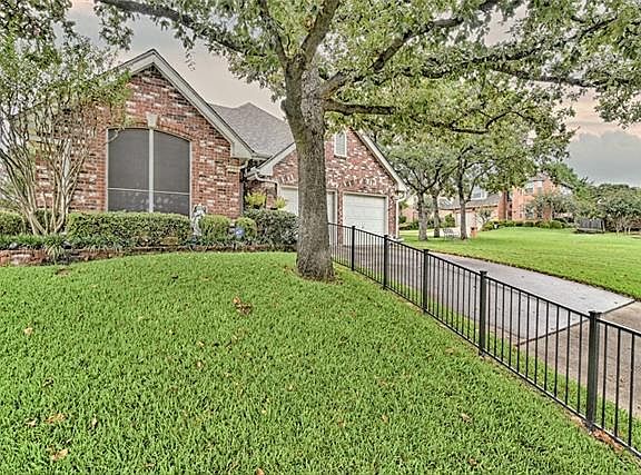 2nd image of 4736 Oak Club Dr