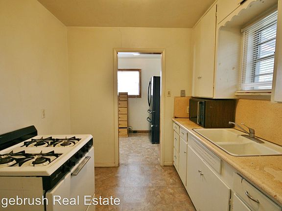 4th image of 518 W 11th St