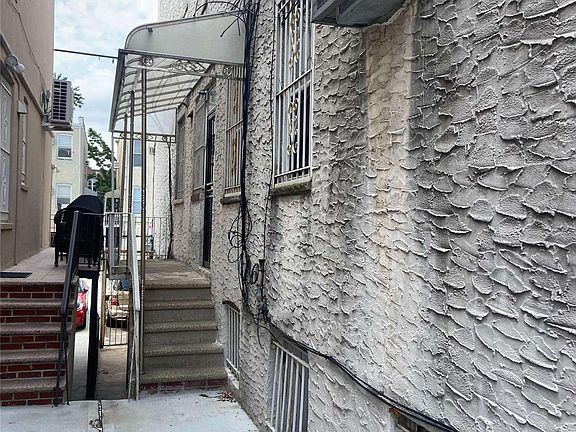 5th image of 2366 26th St
