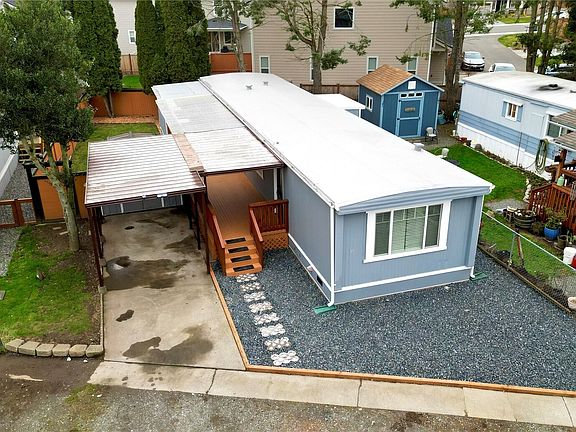 3rd image of 2392 Douglas Rd #39