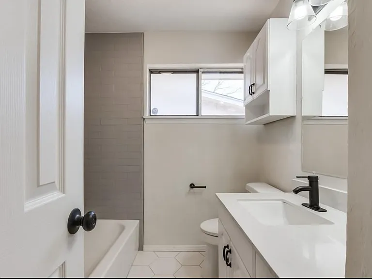417 NW 86th St — Photo 9