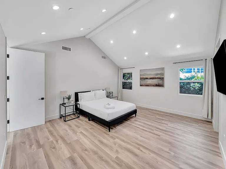 6747 Colgate Ave — Photo 47