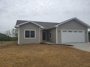 793 183rd Pl, Pella, IA 50219