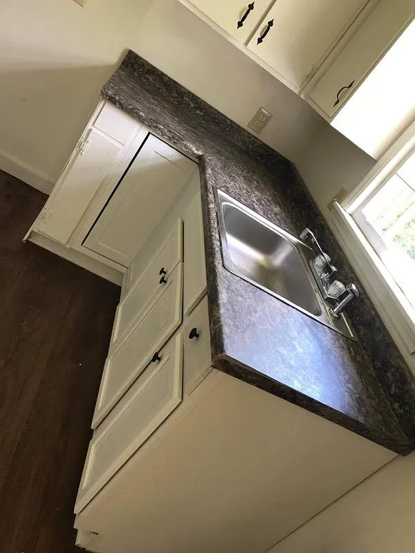 2 bed, 1.5 bath, $800 — Photo 2
