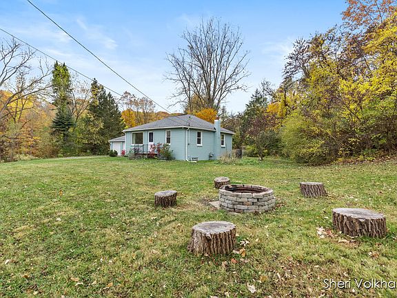 5th image of 2679 Grand River Dr NE