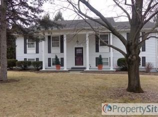 1 Carla Ln, Troy, NY 12180