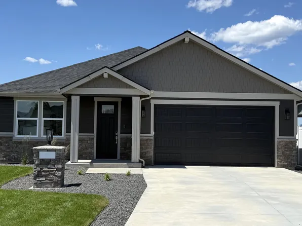 1231 N High Desert Dr, Deer Park, WA 99006