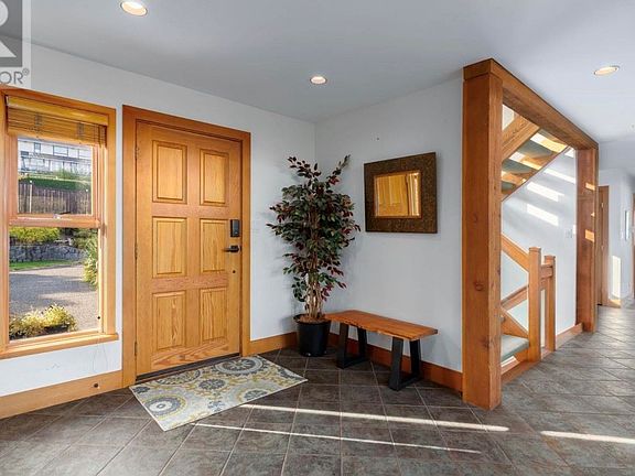 3rd image of 552 Beachview Dr