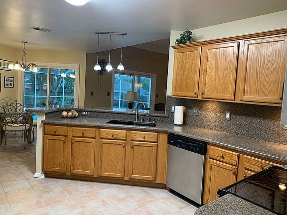 5th image of 303 Egan Dr