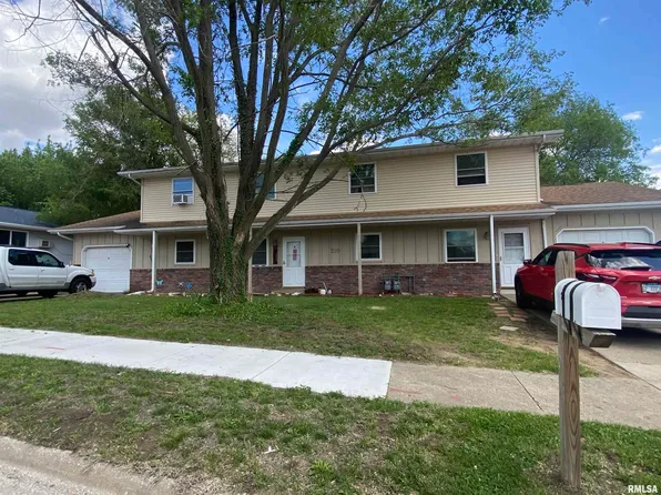 210 N Parkway Dr, Pekin, IL 61554