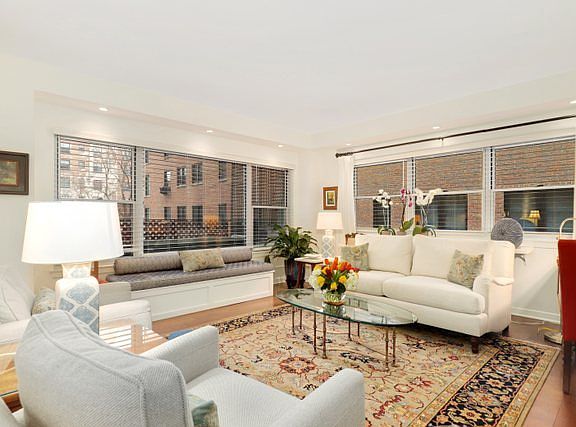 3rd image of 1508 Hinman Ave APT 2C