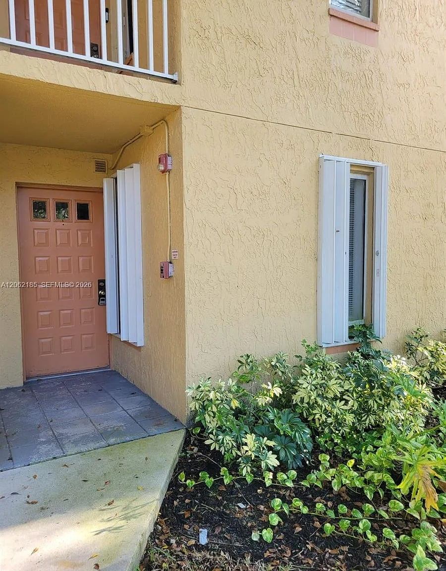 Napoli Gardens At Coral S — Photo 4