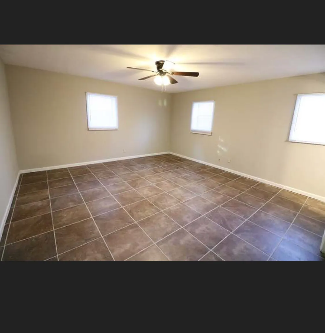 4 bed, 2500 sqft, $2,350 — Photo 3