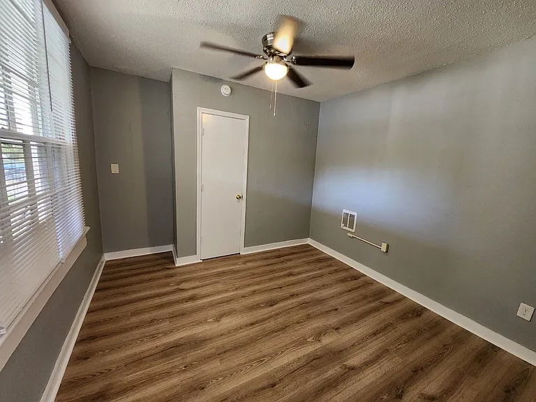 349 Hickory Hts #B — Photo 7